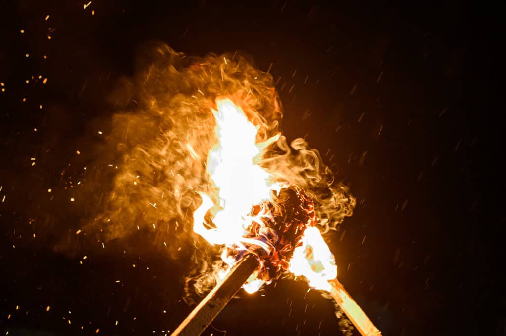 How to Make a Homemade Torch for Wilderness Survival - EverstrykeMatch.com